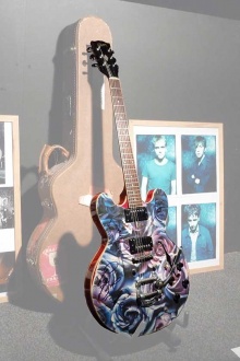 Chad's Attack of the Grey Lantern ES-335 Guitar phototaken at Mansun Convention 2014